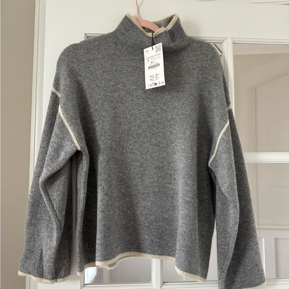 NWT Zara Mock Neck Sweater Women’s Gray and White S
